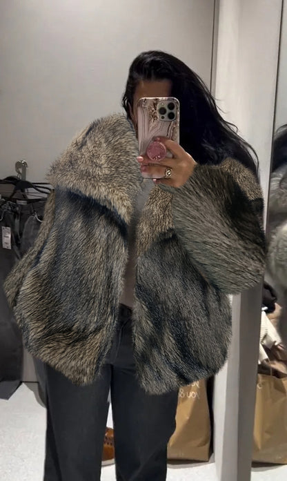 Manteau en fausse fourrure Bella™