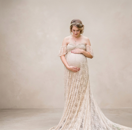 Auréline™ Lace Maternity Gown