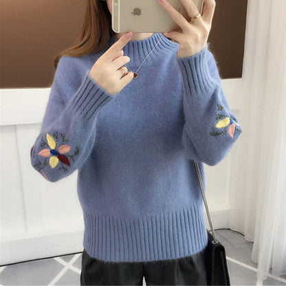 Pull Amandine™ à col mi-roulé brodé de fleurs