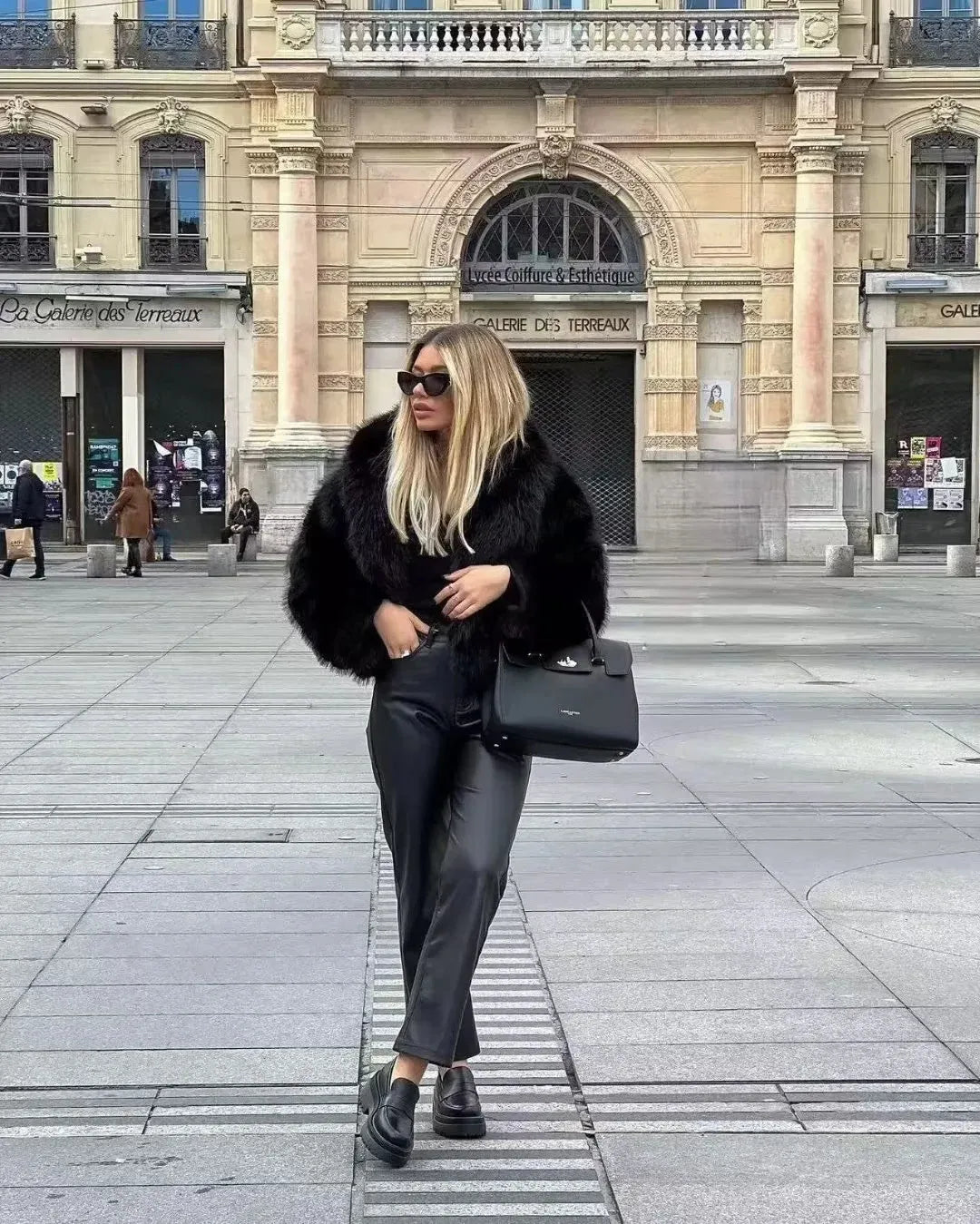 Manteau en fausse fourrure Bella™